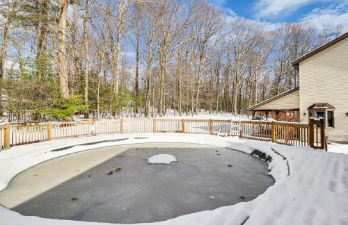 4 Mi to Camelback! Group-Friendly Poconos Cabin - Foto 32