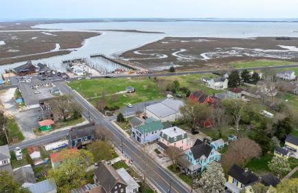 Artist Apartment - Idyllic villa steps from Town & the waterfront! - Foto 46