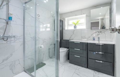 Spacious 4BR Home Garden & Office Space - Foto 17