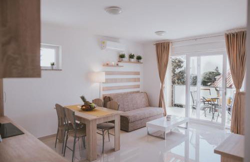 Poolside Hideout Apartments - Photo 12