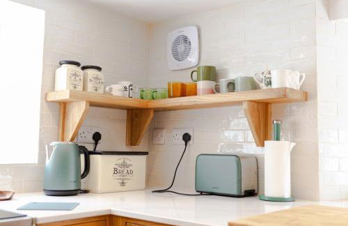 Beautiful 3BD Thatched Stone Cottage Kettering - Photo 11