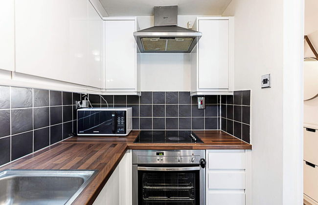 London Docklands Retreat - Photo 4