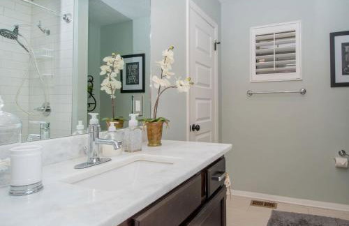 Cozy Getaway - Close to DT Nash & Germantown - Foto 11
