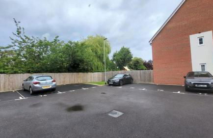 Modern 2-bedroom apartment, free parking for 2, walking distance to town centre - Foto 23