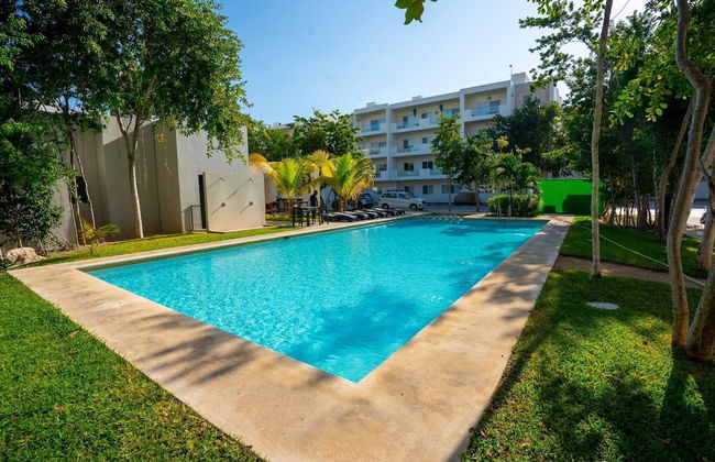 Luxury Apartment With Poll - Photo 39