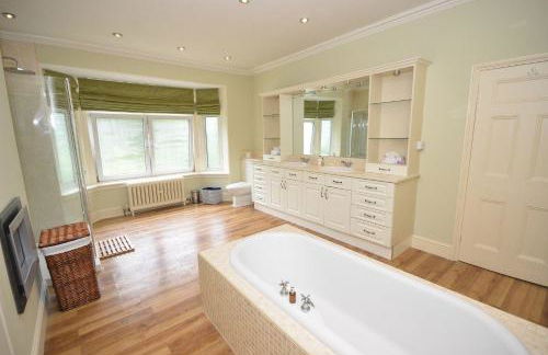 The Sheriff House - Beautiful large property in Wroxham, perfect for family holidays - Photo 14
