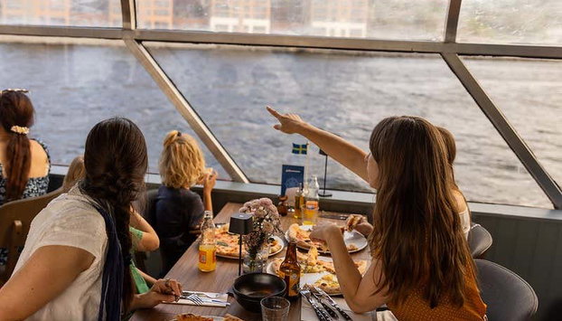 Cruzeiro com pizza em Estocolmo - Foto 2, Desfrutando da paisagem de Estocolmo