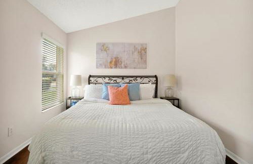 5BR Cottage w Pool & Hot Tub Near Disney - Foto 22