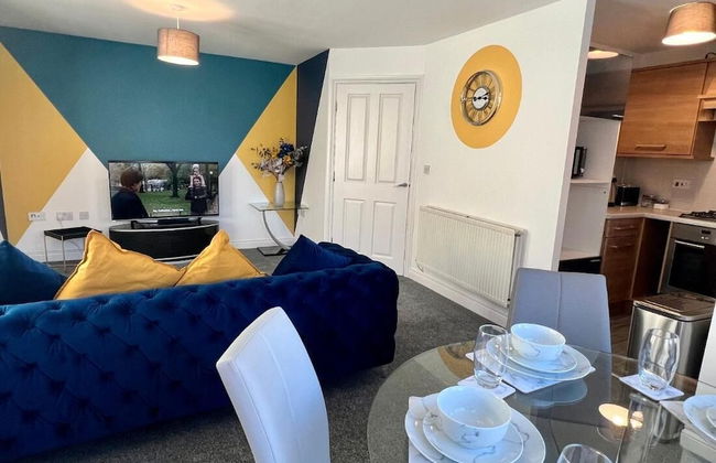 Lovely 2 Bedroom Apartment, 2 Bathrooms Parking - Photo 1