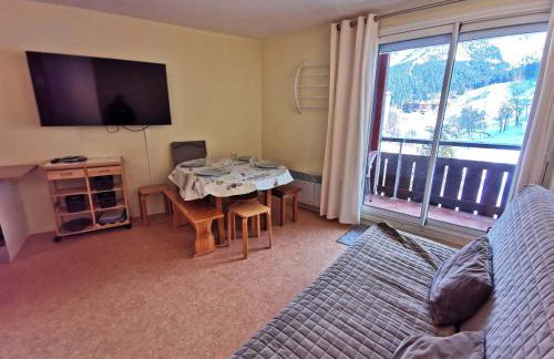 2 Pièces, skis aux pieds, proche commerces avec balcon. Capacité 6 pers, animaux non admis - FR-1-771-11 - Foto 10