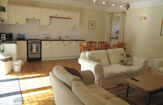 Comfortable Airy 5-bed Apartment in Llandysul - Photo 4