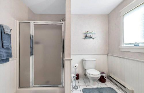 Quiet Getaway with Queen Bed & Wi-Fi - Foto 6