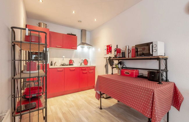 An Apartment That is Attractively Furnished - Foto 30