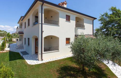 Villa Birikina with Pool - Photo 34