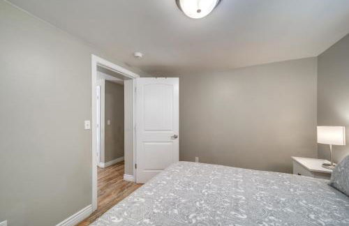 Fire Pit and Grill Spacious Forest Lakes Chalet - Foto 20