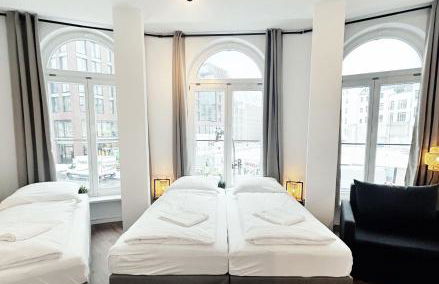 Stylish Apartment near Binnenalster for up to 8 Guests - Foto 1