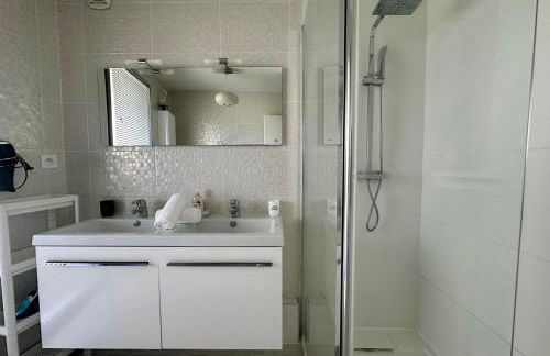 The Jacques Coeur- Vue climatisation et parking ! - Photo 21