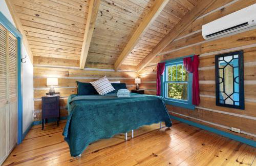 Beautiful Rustic Cabin Surrounded by Nature with Incredible Views and a Wrap-Around Deck for an Amazing Glamping Experience in Marshall, NC - Foto 19