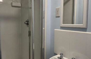 WS10 Contractor House 3 Bed 3 Bath with Parking - Foto 14