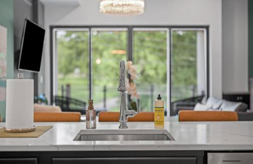 Stunning Penthouse Double King Suite on Butler Street with rooftop deck and free off street parking - Foto 38