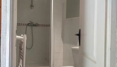 Gîte de la Croix du Bonhomme à Champeix - Photo 5, Shower