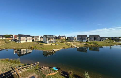 Still Waters - Luxury Lakeside Retreat with Hot Tub - Photo 8