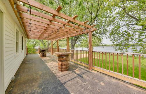Pistakee Lake Estate with Boat Dock and Hot Tub! - Foto 13