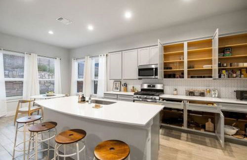 Modern and lux 4B House with Office 20 min to DT - Foto 17