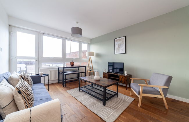 High-End 2 Bed Flat near Westfield London - Photo 25