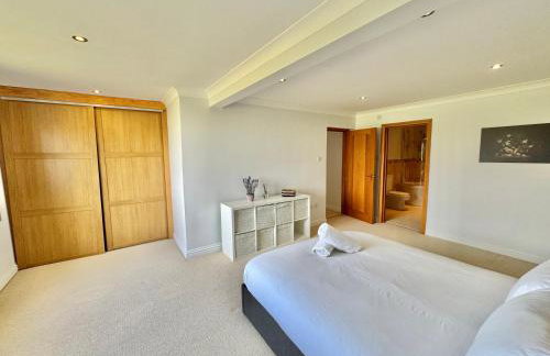 Stunning 7 Bedroom Escape Near New Forest and Beach - Large Garden - Serene Setting - Sleeps 14 - Foto 23