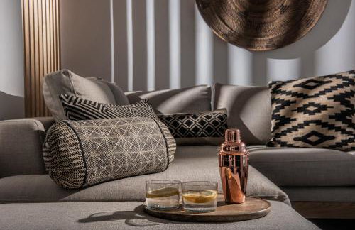 Khroma Luxury Suite 1 Beach front apartment - Photo 10