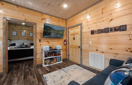 Family or couple retreat next to Downtown, Dollywood & Smoky Mountains! - Foto 36