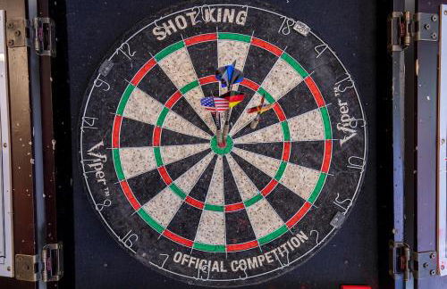 Vino Velo Retreat! Redwoods! Hot Tub!! Fire Table!! BBQ!! Game Room!! Fast WiFi!! Dog Friendly!! - Foto 4