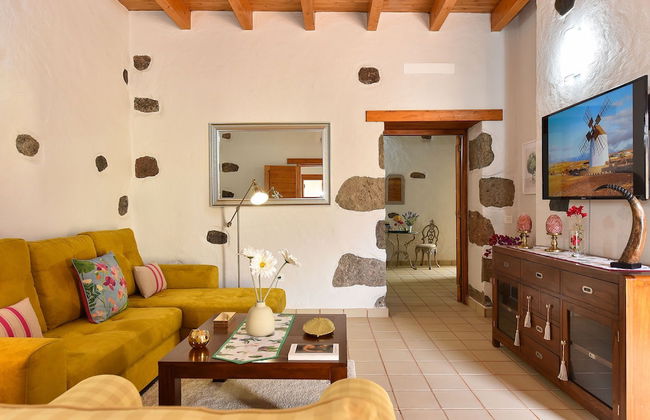 Authentic Holiday Home, Ground Floor Level, With Private Pool and Large Terrace - Foto 10