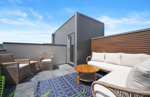 Immaculate Penthouse Double King Suite on Butler St with rooftop deck and free off street parking - Foto 46