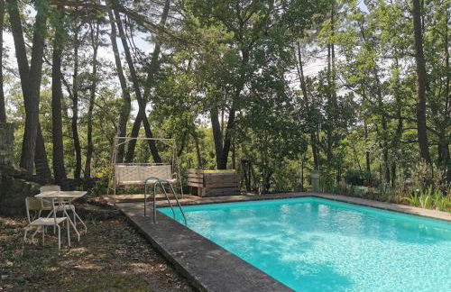 House surrounded by nature - Photo 3