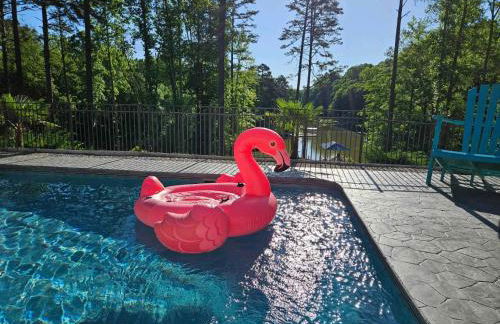 Lake Norman Home Lake Access with Heated Pool & Hot Tub - Foto 5