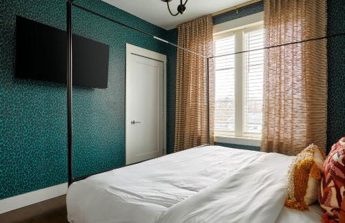 Upscale 12 South Penthouse with 2 Kings, Balcony 1 of 7 Themed Lofts at Cowrite, Find Coffee and Tacos Downstairs, Complimentary Spin Class, Walk to Shopping in 12 South, 10 Minutes to Broadway, Parking, 24 Hr Hospitality - Foto 14