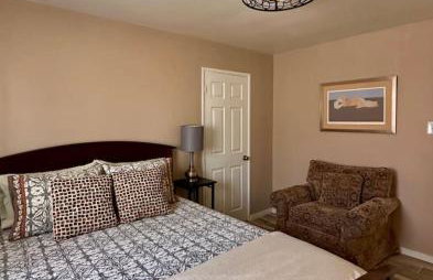 1 bed with washer dryer in unit, soaker tub near Field of Dreams - Foto 5