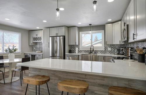 Serene 4-Bedroom Getaway in Arvada! Pet-friendly! - Foto 23