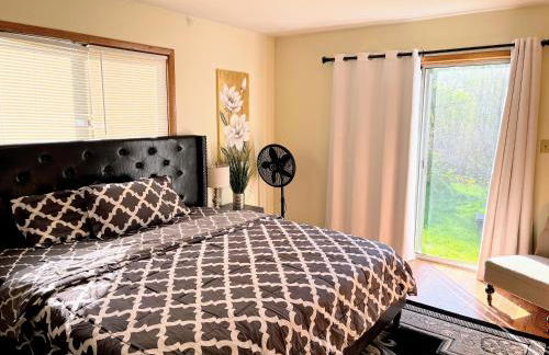 Nice big house with parking, king bed, yard - Foto 28