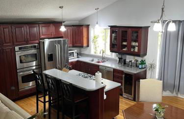 SEA Airport Coastal Home, located just 15 min from SeaTac Airport and 5 min from Des Moines Marina - Foto 8