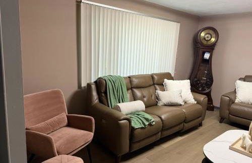 Delightful 3 Bd Home with King size bed, hot tub, playground! - Foto 7