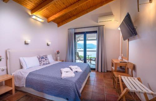 Trizonia Bay Hotel - Photo 17