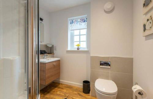 Stylish & Modern Apartment - Photo 11