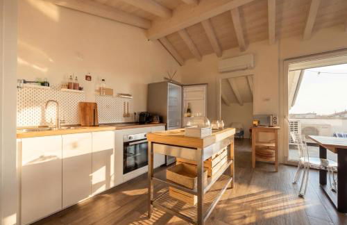 PENTHOUSE ISEO LAKE VIEW - Free Wi-Fi and Private Parking Included - Foto 13