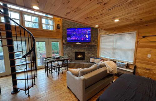 Treehouse Duo Lakefront 2 Private Hot Tubs - Photo 37