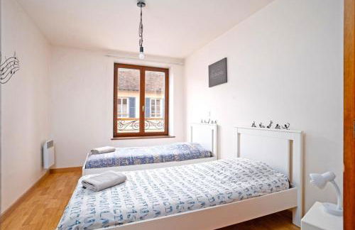 Triplex atypique-Cour intérieure-Commerces à pied - Foto 8