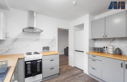 Modern 3 Bed Home in Bathgate with Garden - Photo 35