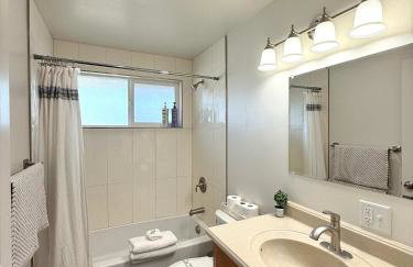 Newly Renovated Home w Garage Near Old Town - Foto 8